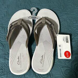 New Clark’s cloudsteppers flip flops